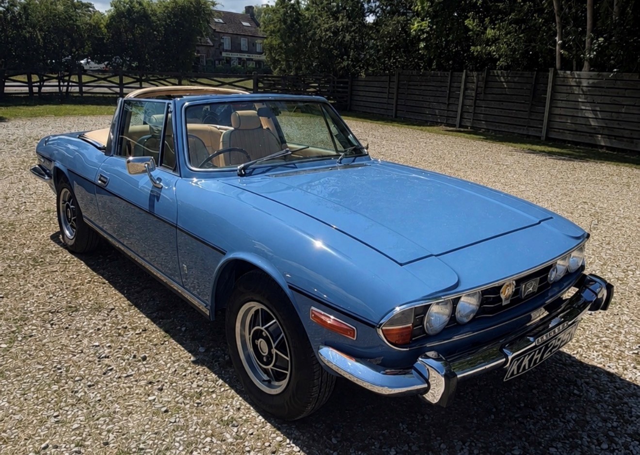 KKH 295N — a 1974 Mk2 Triumph Stag in French Blue